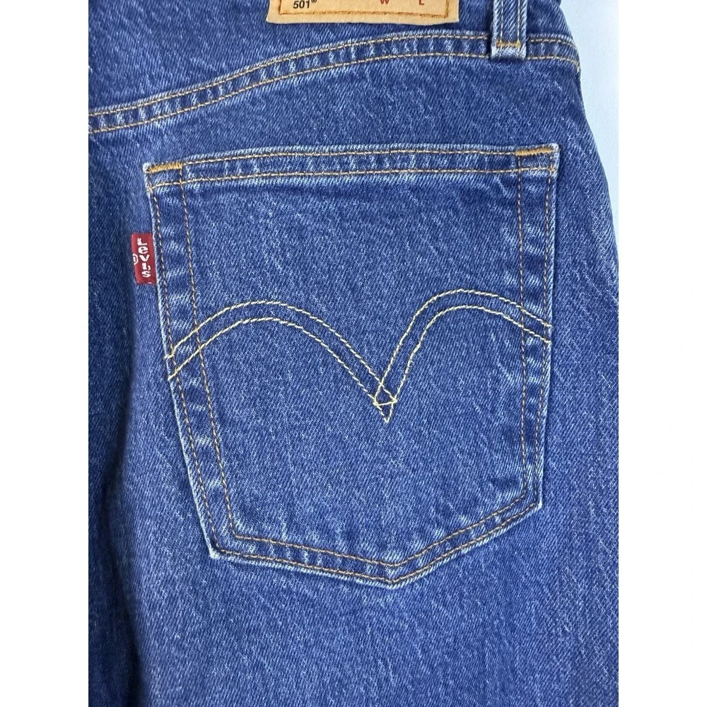 Levi's 501 Jeans Women's 27x32 Medium Blue Straight Leg Button Fly Denim Pants